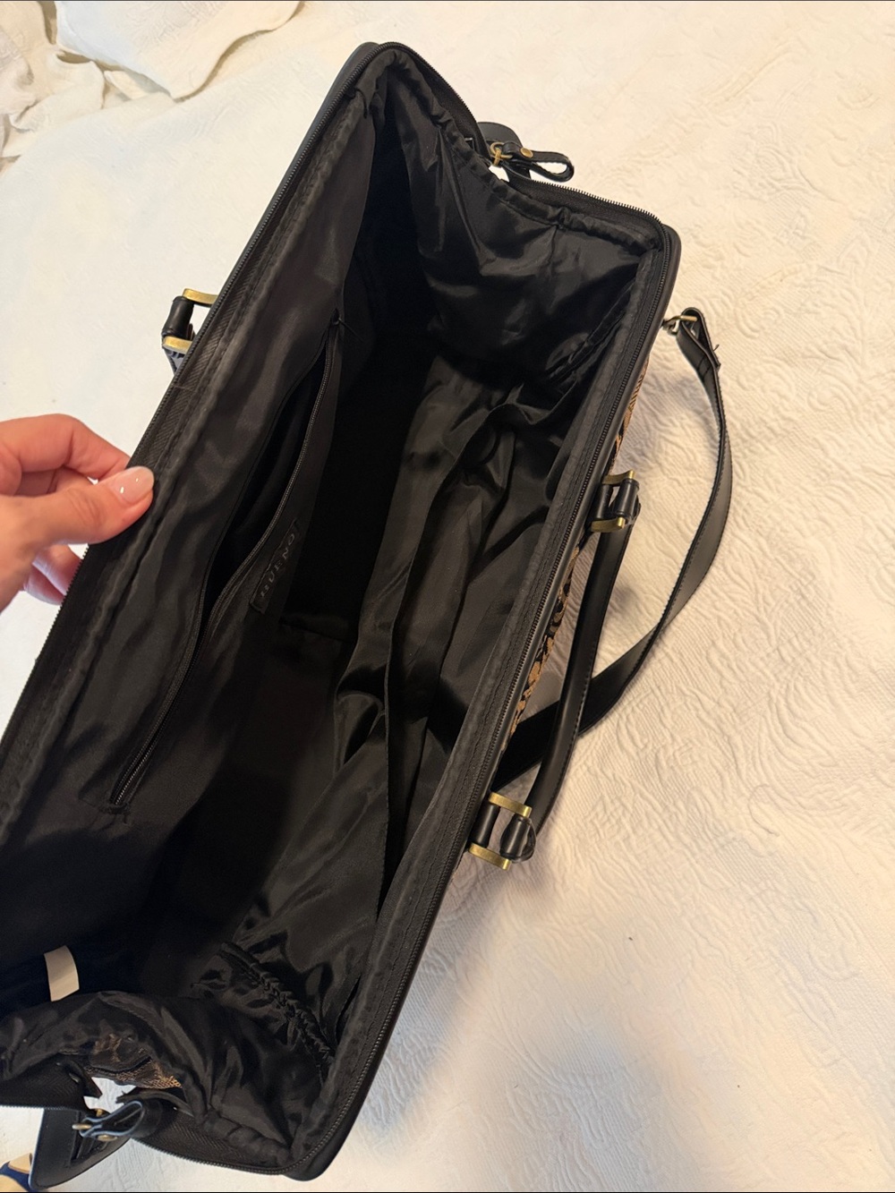 Black and gold tapestry duffle overnight bag - Picture 2 of 10
